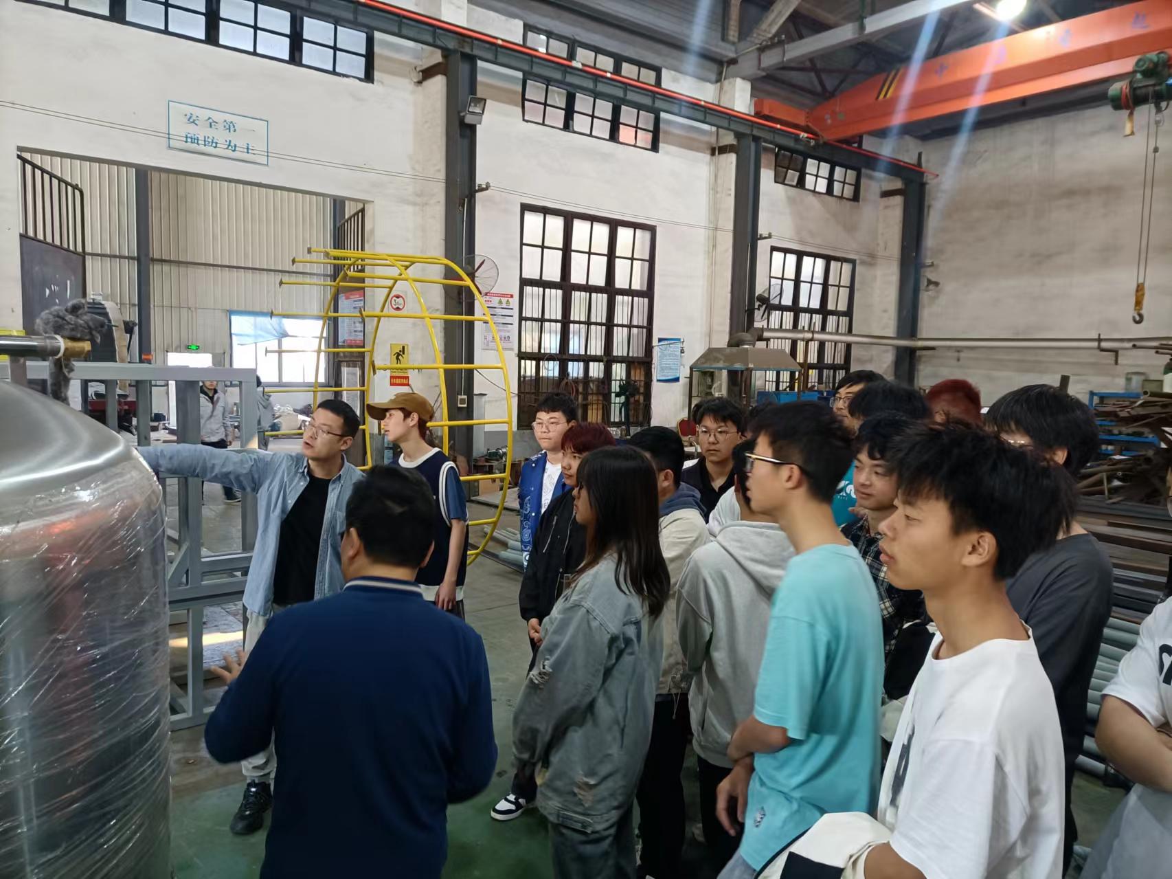 湖南工程学院近200名学生来华体会在线认知实习
